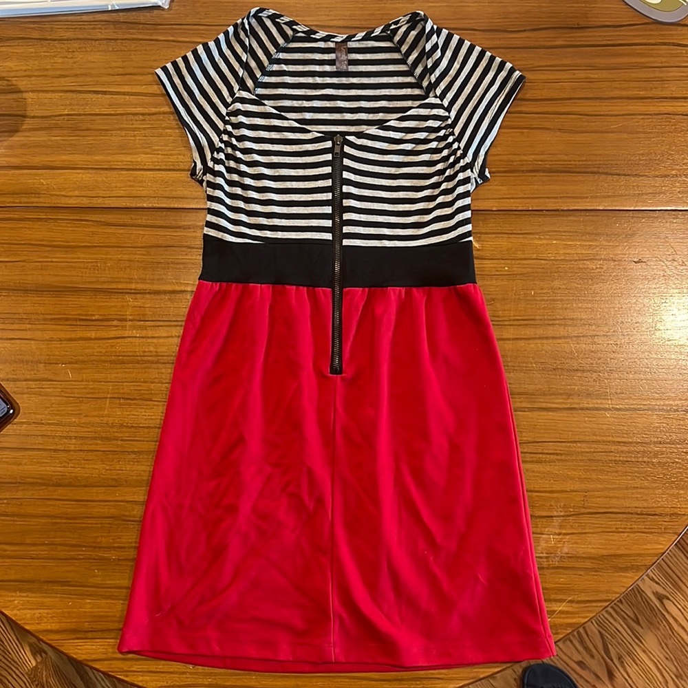 Lovely Day Retro Dress size Medium, zipper front